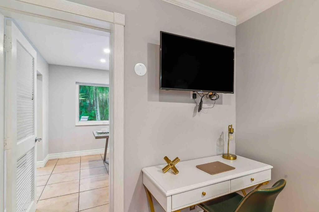 Private Oasis With Pool Near Beaches, Dining & Las Olas 劳德代尔堡 外观 照片
