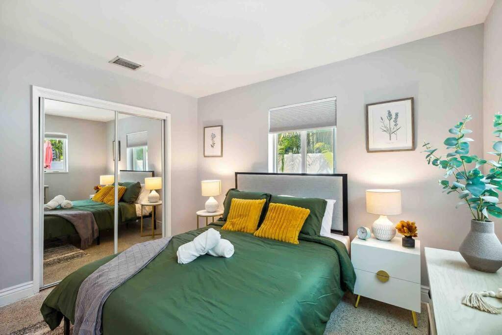 Private Oasis With Pool Near Beaches, Dining & Las Olas 劳德代尔堡 外观 照片